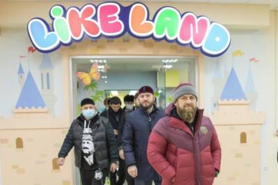 В Чечне персонажей Marvel на стенах детских зон после критики Кадырова заменили национальными героями
