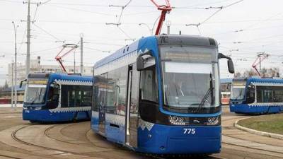 В Киеве приостановили движение скоростных трамваев из-за смерти человека