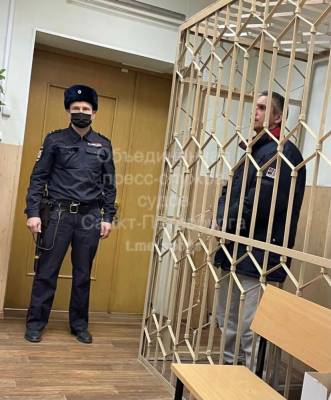 В Петербурге суд арестовал мужчину, убившего человека из-за просьбы надеть маску