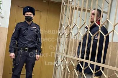 Суд арестовал оренбуржца, зарезавшего жителя Мурино за просьбу надеть маску в маршрутке