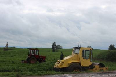 В Тверской области тракторист разобрал чужой трактор для починки своего