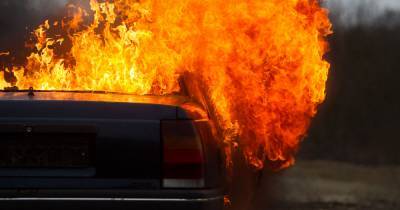 В Гурьевске на ходу загорелся автомобиль (видео)