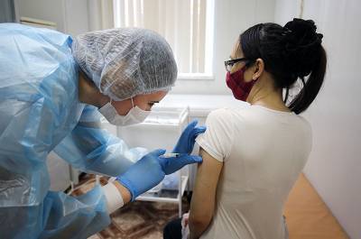 Белоруссия объявила о планах привить российской вакциной 2 миллиона человек