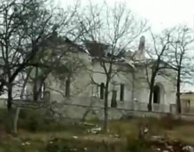 В уже азербайджанском Шуши у старого армянского храма исчезли купола