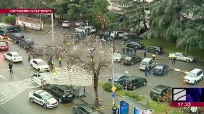 Мужчина взял заложников в центре Тбилиси