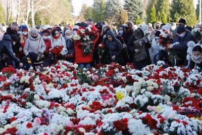 Тысячи людей пришли проститься с погибшим участником протестов в Минске