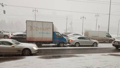 После снегопада Петербург сковали пробки