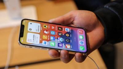 «Громоздкое уродство»: Дуров жестко проехался по iPhone и предрек падение гиганта