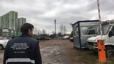 В Петербурге за один день освободили от автостоянок 10 тыс. м2 земли