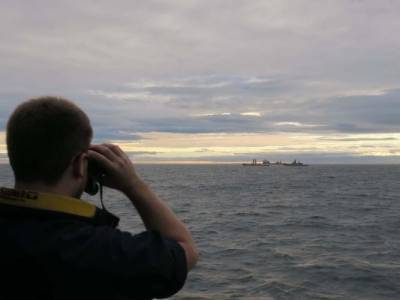 Британия следит, как корабли России заправляются из-за непогоды у Шотландии