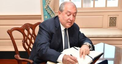 Президент Армении уволил с должностей трех министров
