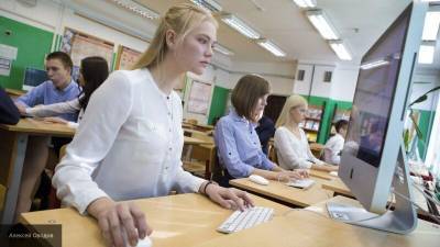 Студенты Петербурга предложили вузам отправить их на каникулы до февраля