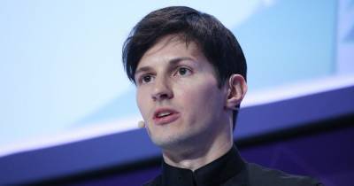 Павел Дуров раскритиковал iPhone 12 Pro: "Невероятно громоздкое устройство"