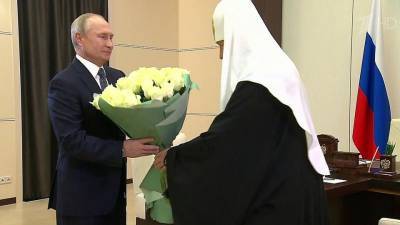 Владимир Путин поздравил патриарха Кирилла с днем рождения и обсудил с ним борьбу с коронавирусом
