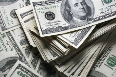 Доллар потерял 4 копейки к закрытию межбанка