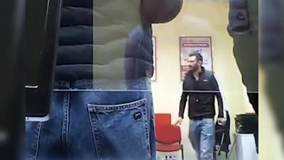 Опубликованы требования захватившего заложников в Тбилиси мужчины с гранатой