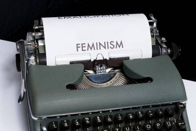 Стример из Австралии назвал феминизм идеологическим вирусом