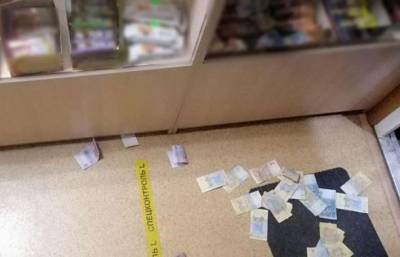 В Броварах злоумышленник ограбил продавщицу в магазине