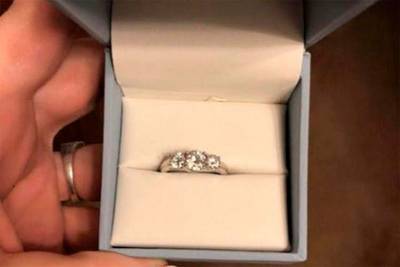 Невеста случайно нашла заготовленное женихом для нее кольцо и разочаровалась