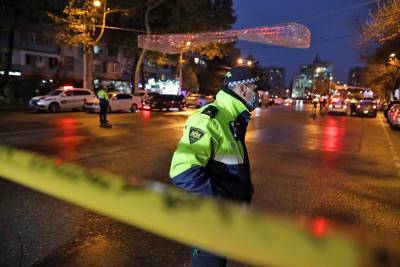 Захвативший заложников в Тбилиси мужчина сдался полиции