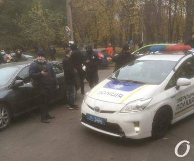Одесские полицейские начали расследование «хулиганства» на Академической (видео)