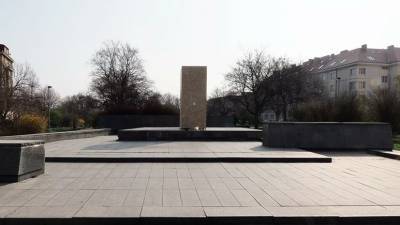 В Праге снесли пьедестал демонтированного памятника маршалу Коневу