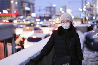 Россиянам объяснили, как правильно носить защитные маски зимой