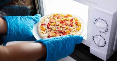 Лайфхак: как правильно разогреть пиццу в микроволновке