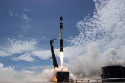 Альтернатива SpaceX: Rocket Lab успешно запустила ракету Electron и вернула первую ступень
