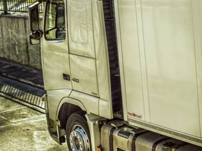 СМИ сообщили о российских грузовиках у хранилища белорусского Нацбанка