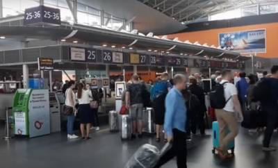 Чемодан, аэропорт, Россия: известному музыканту запретили въезд в Украину