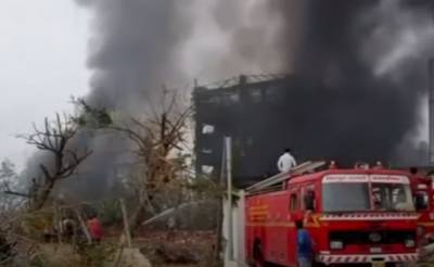 Спасатели выбились из сил: на заводе прогремел мощный взрыв, подробности трагедии
