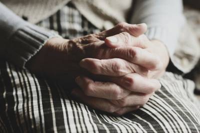 Три молодые смолянки обокрали 91-летнюю старушку