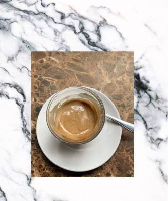 Без лактозы: что нужно знать о чае и кофе на растительном молоке
