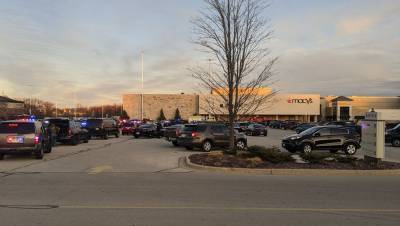 При стрельбе в торговом центре в Висконсине пострадали восемь человек