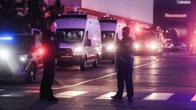 Восемь человек, в том числе ребенок, пострадали во время стрельбы в ТЦ в США
