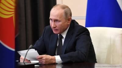 Песков раскрыл предназначение загадочной игрушки на столе у Путина