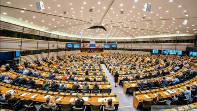 Евродепутат выступил за отмену санкций ЕС против России