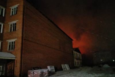 В Ивановской области сгорело большое производственное здание