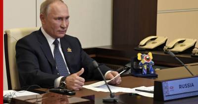 Песков рассказал о странной игрушке на столе Путина