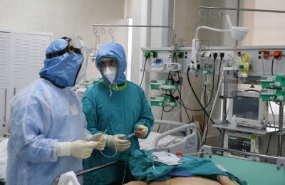 Кабмин выделит 7,7 млрд рублей на отпускные борющимся с COVID-19 врачам
