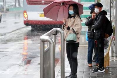 В Пекине из-за снегопада отменили более 100 авиарейсов