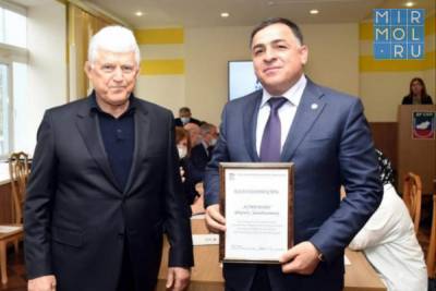 Главе Магарамкентского района вручили Благодарность от Дмитрия Медведева