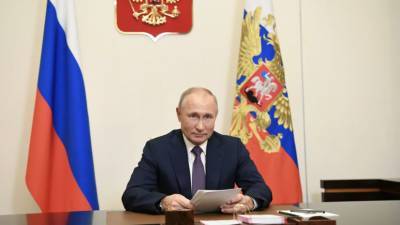 Путин поздравил работников и ветеранов налоговых органов