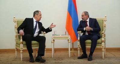 Пашинян заявил о содержательной встрече с Лавровым в Ереване