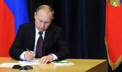 Путин подписал указ о продлении контрсанкций в отношении Запада еще на год
