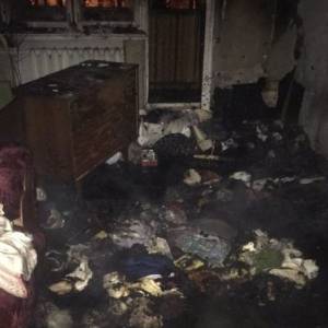 Пожар в Запорожье: спасатели вытащили из горящей квартиры пенсионерку. Фото