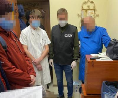 Врача Луганского областного онкодиспансера уличили в вымогательстве денег с пациента