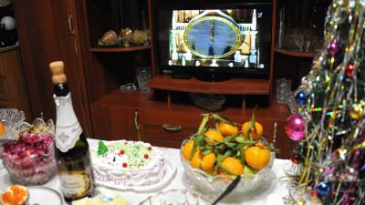 Почти 40% россиян не собираются смотреть по телевизору «Новогодний огонек»