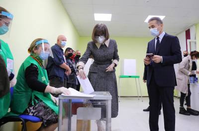 На избирательном участке в Тбилиси заранее продезинфицировали кабинку для Иванишвили